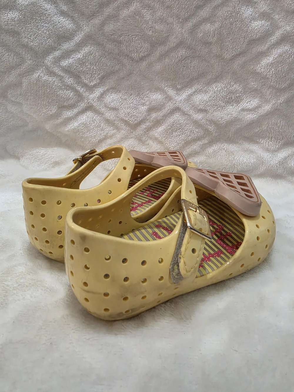 Mini Melissa Kids Sz 6 Toddler. Yellow Waffle Heart Jelly Sandals. Pre-loved.